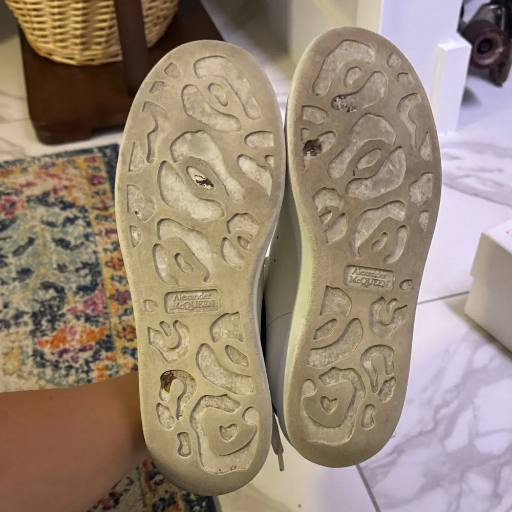 Alexander McQueen White and Black Leather Sneakers - Picture 4 of 9